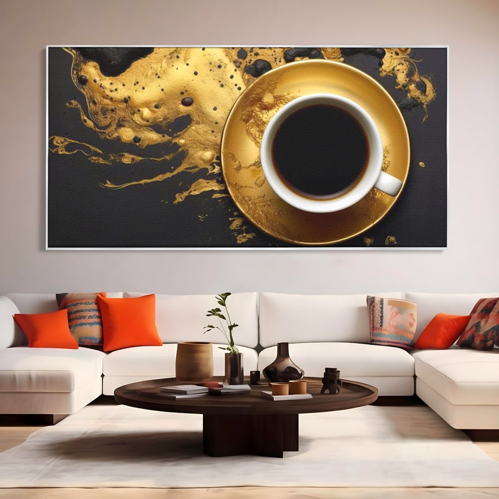 Tablou canvas cu tablou canvas cu ceasca de cafea, in rama de aluminiu argintiu, pe perete intr-un living